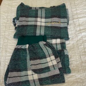 PINK Victoria's Secret Green Plaid Pajama Set so comfy